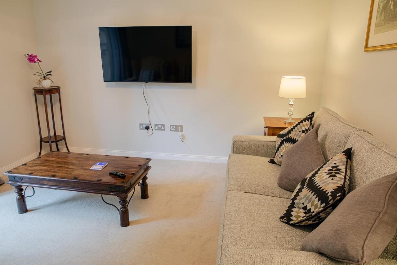 Hedgefield House - Serene Top Floor Flat 因弗内斯 外观 照片