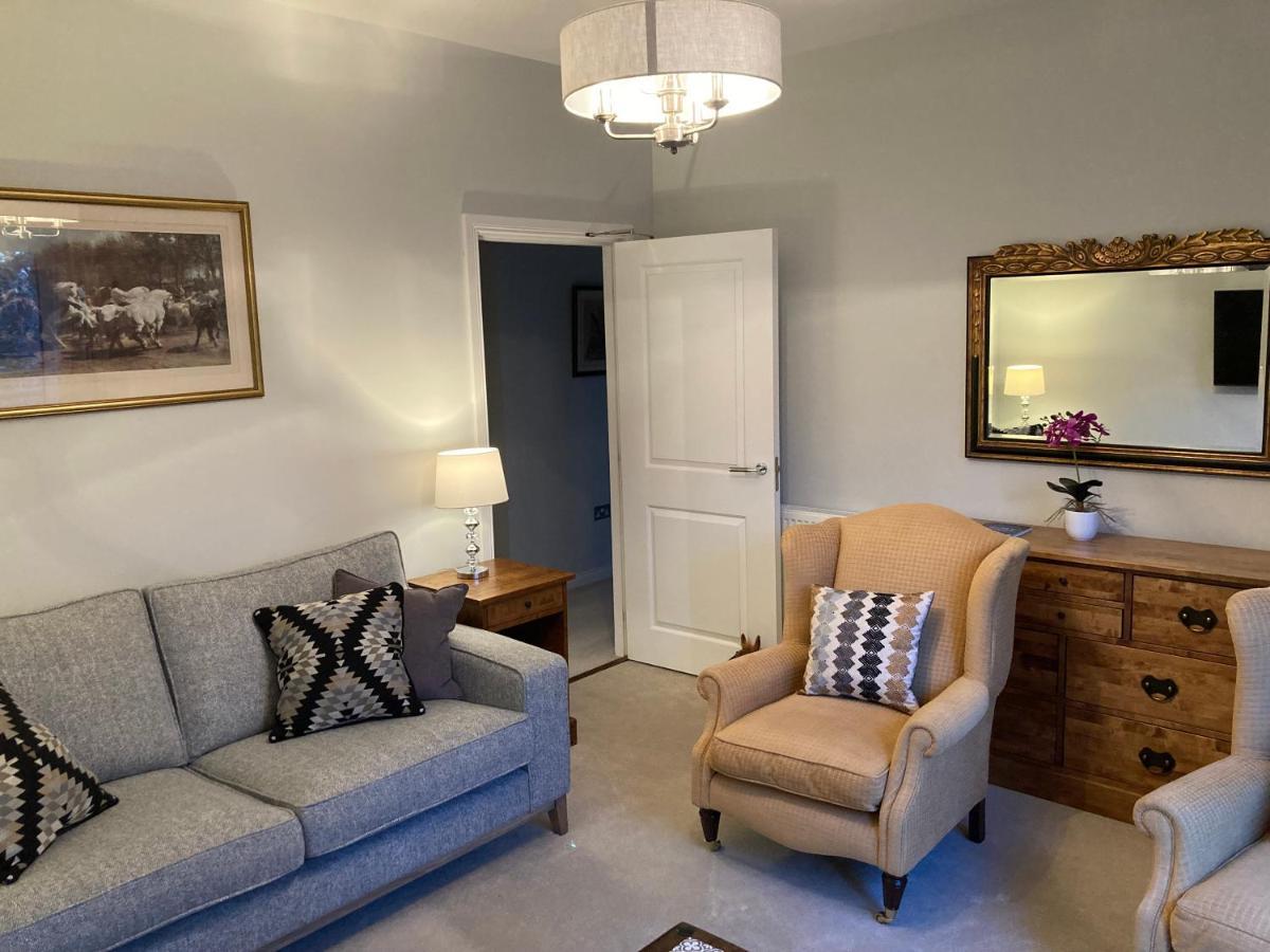 Hedgefield House - Serene Top Floor Flat 因弗内斯 外观 照片