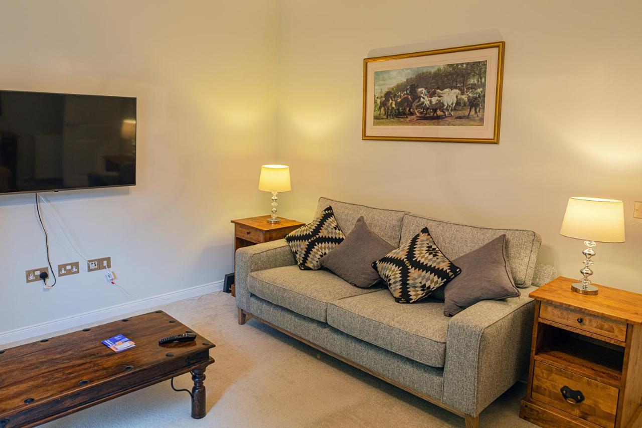 Hedgefield House - Serene Top Floor Flat 因弗内斯 外观 照片